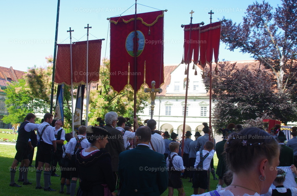 IMGP6695 | fotografiert von Axel PollmannLeonhardi Wallfahrt Benediktbeuern und Murnau, Fronleichnam, Fasching, Landschaft im Loisachtal und Benediktbeuern  - Realisiert mit Pictrs.com