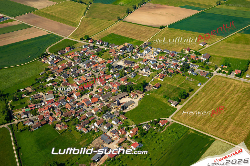 Das Luftbild zeigt Schwarzach Pyrbaum - Die Luftaufnahme wurde 2023 vom UL-Flugzeug aus erstellt ( keine Drohne ) - Hochauflösende Luftaufnahme - Für grossformatige Ausdrucke geeignet. Die Geschenkidee !Mit Lizenz und Bildrechte bestellbar