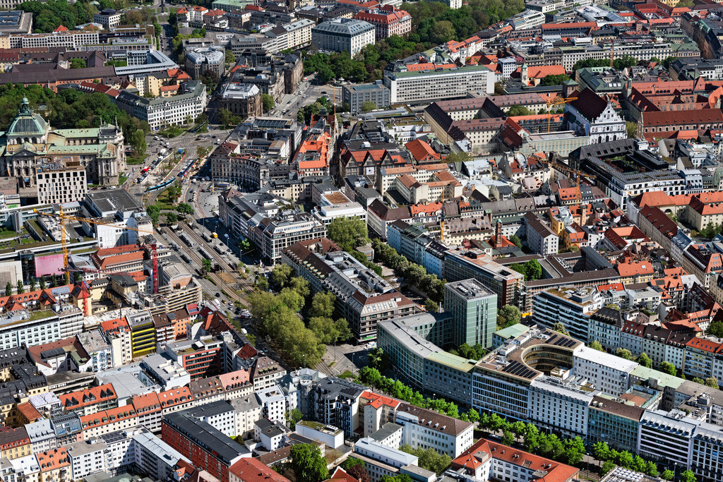dr__0063885.jpg | MüNCHEN 29.04.2025 Verlauf der Straßenführung an der Sonnenstraße in München im Bundesland Bayern, Deutschland. // Street - road guidance on street Sonnenstrasse in Munich in the state Bavaria, Germany. Foto: Daniel Reiter