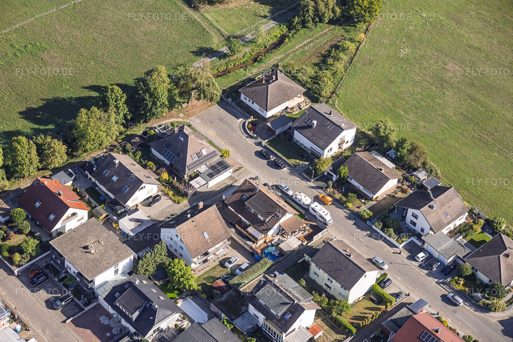 Luftbild: Ortsansicht im Ortsteil Sickenhofen in Babenhausen im Bundesland Hessen in Deutschland. – Foto: IMG_159410.jpg vom 22.09.2026 durch Werner Riehm/FLY-FOTO.de – Auflösung des Originals: 6000 x 4000 px