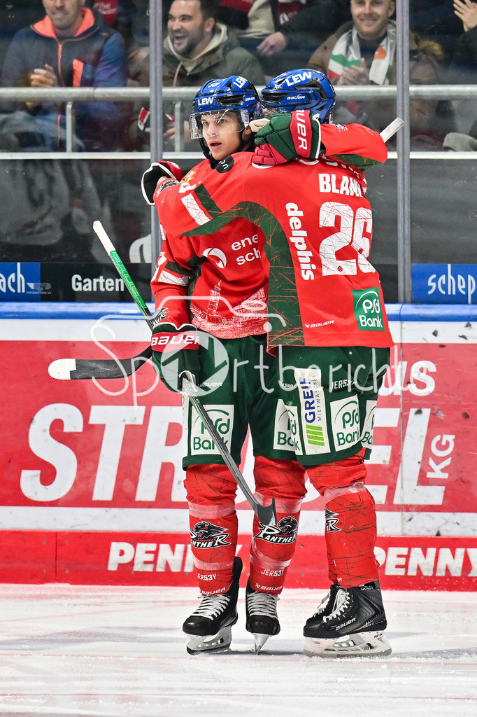 Augsburger Panther - Fischtown Bremerhaven | AUGSBURG, GERMANY - 25. JANUARY: Jubel der Panther nach dem Treffer zum 1-1 Ausgleich durch Tim WOHLGEMUTH (Augsburger Panther 33) / Tor / Torschuetze / Freude / Happy während dem Match zwischen den Augsburger Panthern und den Fischtown Pinguins am 43. Spieltag der Penny DEL im Curt Frenzel Stadion