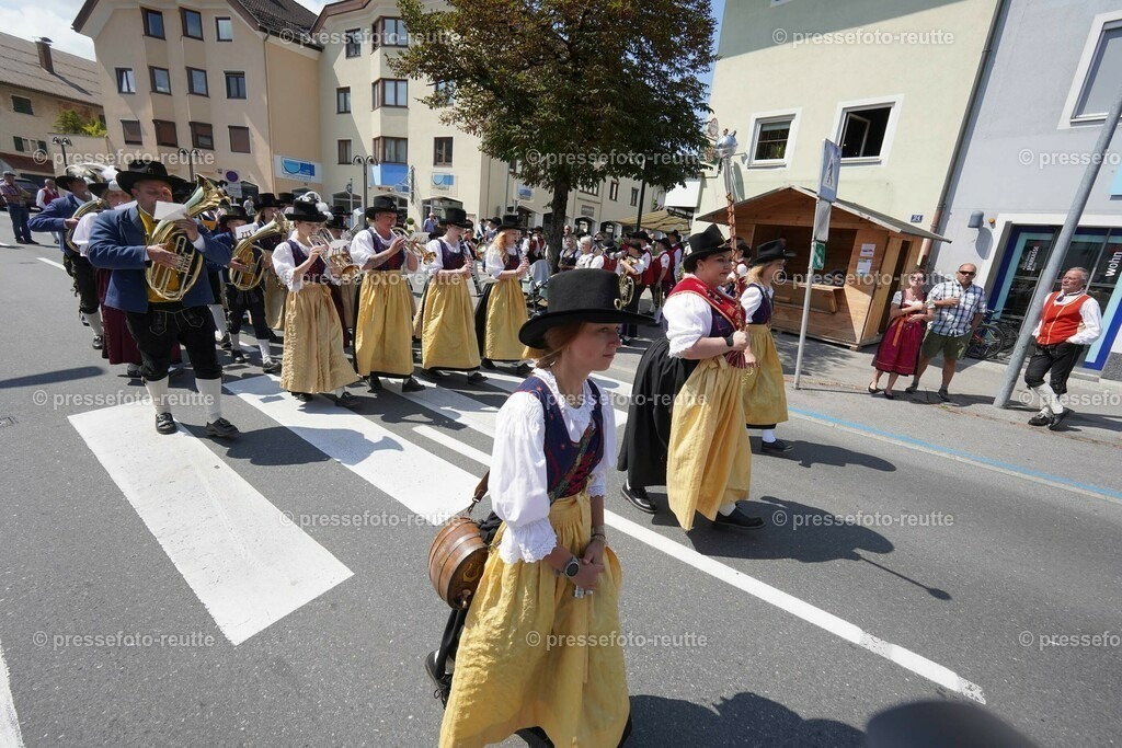 02b-BERWANG+NAMLOS-Bundesmusikfest-2023-Juni16-Reutte-DSC01751 | Info aus dem Bezirk Reutte/Ausserfern Tirol sowie eine umfangreiche Bilddatenbank über die gesamte Region: Lechtal, Talkessel Reutte, Tannheimertal, Zwischentoren. Lech, Plansee, Zugspitze, Grenztunnel, B179, Fernpassstraße, Verkehr, Lawinen, Tradition, - Realisiert mit Pictrs.com