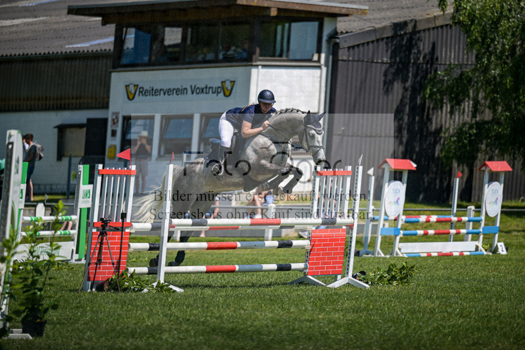 Reitturnier Voxtrup | Entdecke hochwertige Reitturnierfotos von Foto Oger. Professionell, emotional und authentisch – jetzt Lieblingsmomente im Shop bestellen.Deutschlandweite Turnierfotografie. - Realisiert mit Pictrs.com