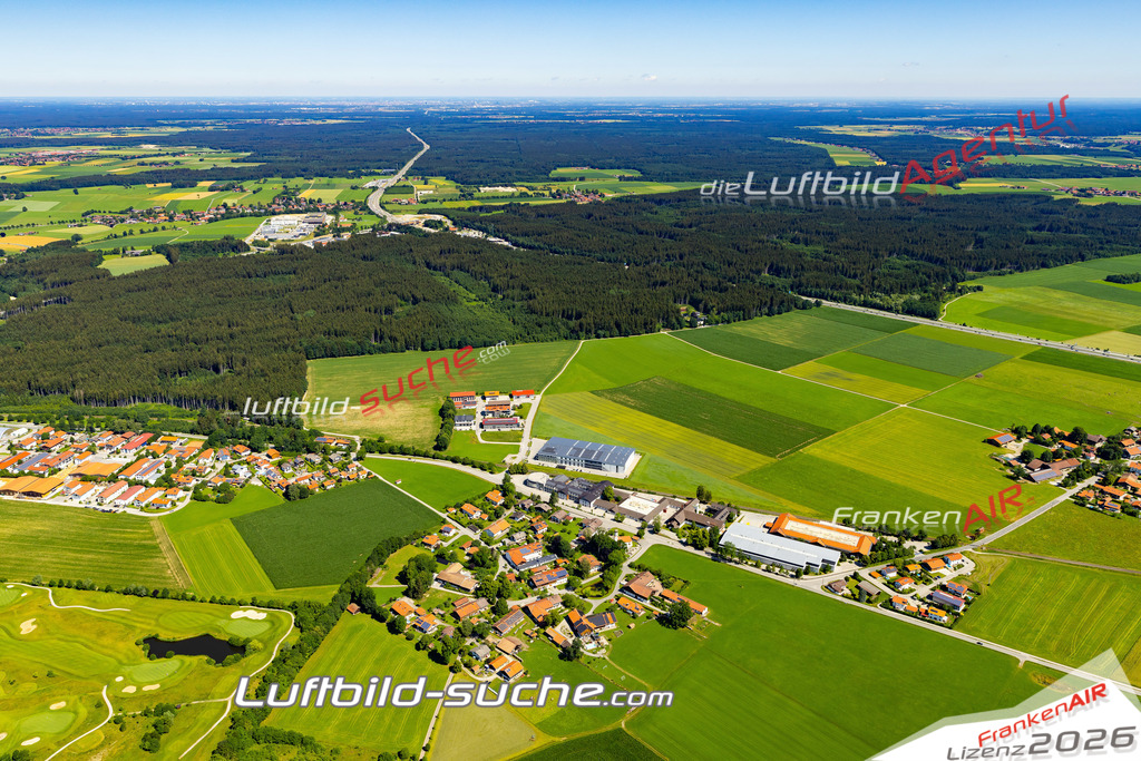 Aktuelles Luftbild von Oberlaindern Valley - Die Luftaufnahme wurde 2022 mittels UL-Flugzeug erstellt ( keine Drohne ) - hochauflösende Kamera-Systeme von  Canon -Beste Qualität - Für grossformatige Ausdrucke geeignet. Die Geschenkidee !