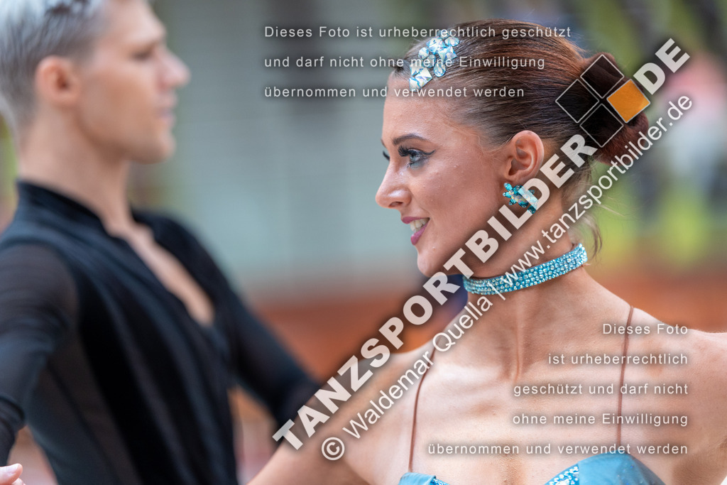 20240810-00605 | Hier finden Sie Tanz Bilder vom Latein und Standard Formationen tanzen. Sportbilder vom Tanzsport. Schöne Fotos und von Weltmeisterschaft, Europameisterschaft, Bundesliga, Regionalliga, Oberliga und Landesliga sowie von GOC Stuttgart, DanceComp, WM Bremen
