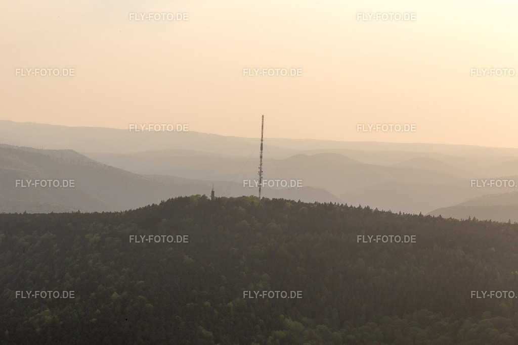 Weinbiet | Luftbild: Weinbiet im Ortsteil Haardt in Neustadt im Bundesland Rheinland-Pfalz in Deutschland. Foto: IMG_106802.jpg vom 21.04.2018 durch Werner Riehm/FLY-FOTO.de - Realisiert mit Pictrs.com