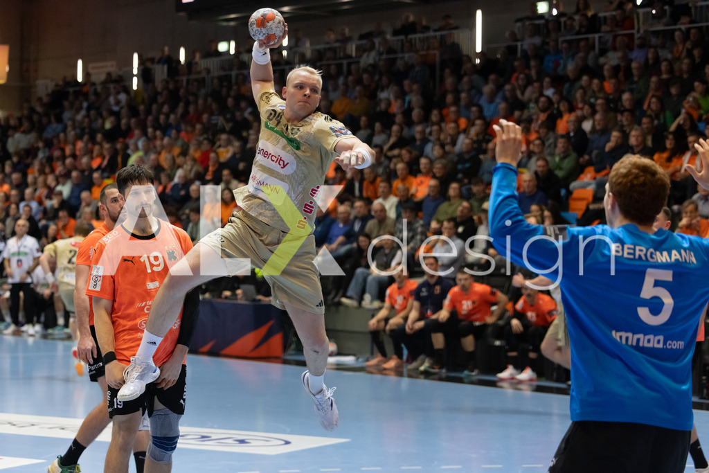Handball I Herren I Saison 2025-2026 I EHF EUROPEAN LEAGUE 2025/26 | Men I Main Round I 2. Spieltag I Kadetten Schaffhausen - TSV Hannover-Burgdorf I 24.02.2026 | 54 Justus Fischer (DE) (TSV Hannover-Burgdorf) – Kreisläufer - Realisiert mit Pictrs.com