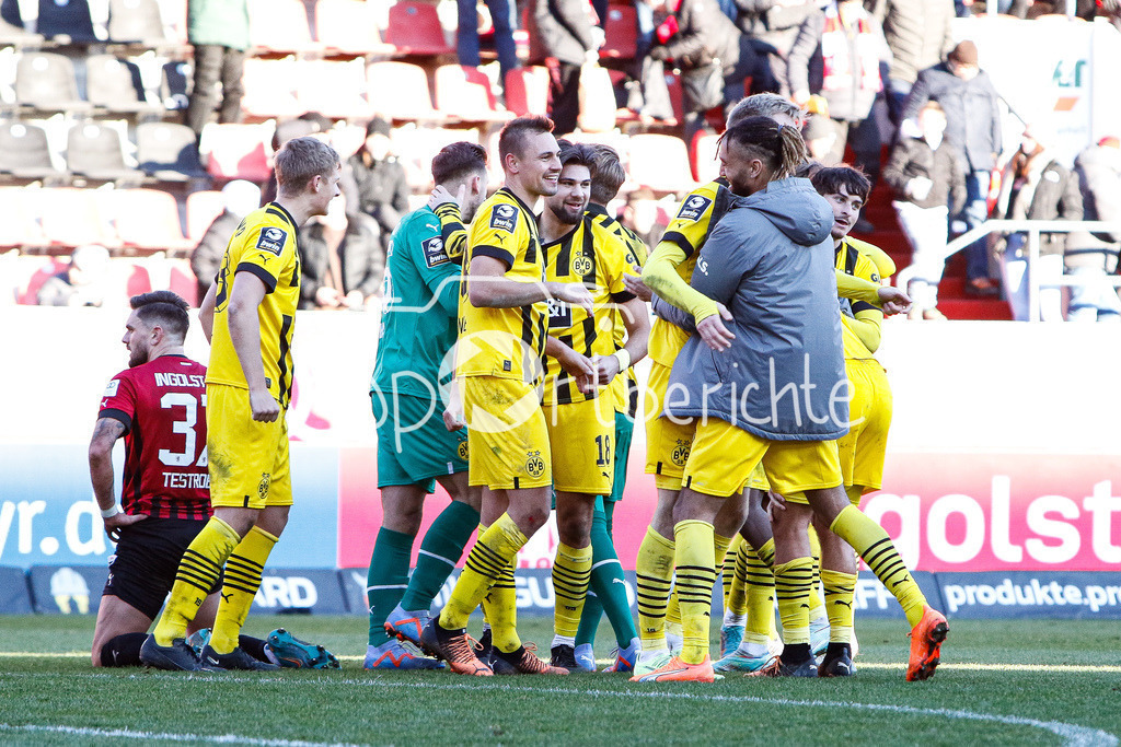 FC Ingolstadt - Borussia Dortmund Amateure | Die Dortmunder freuen sich ueber den Auswaertssieg in Ingolstadt / DFL REGULATIONS PROHIBIT ANY USE OF PHOTOGRAPHS AS IMAGE SEQUENCES AND/OR QUASI-VIDEO