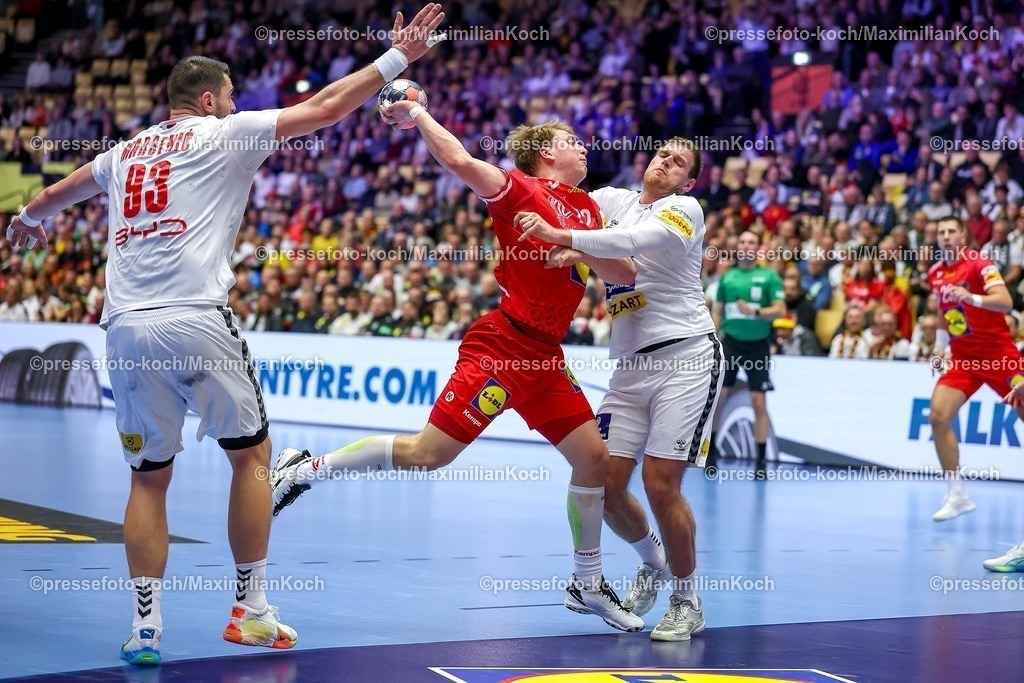 EHF19012601106 | 19.01.2026, Handball, Men's EHF EURO 2026, Österreich - Serbien, Jyske Bank Boxen in Herning, Dänemark, Preliminary Round:  Lukas Hutecek (Austria #72) wirft auf das Tor