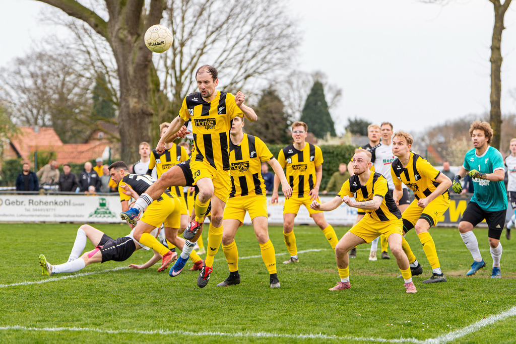 Fußball I Herren I Saison 2025-2026 I Kreisliga VEC I 22. Spieltag I SC SW Bakum - SV Falke Steinfeld I 24420 | jns.sportfotos - Realisiert mit Pictrs.com