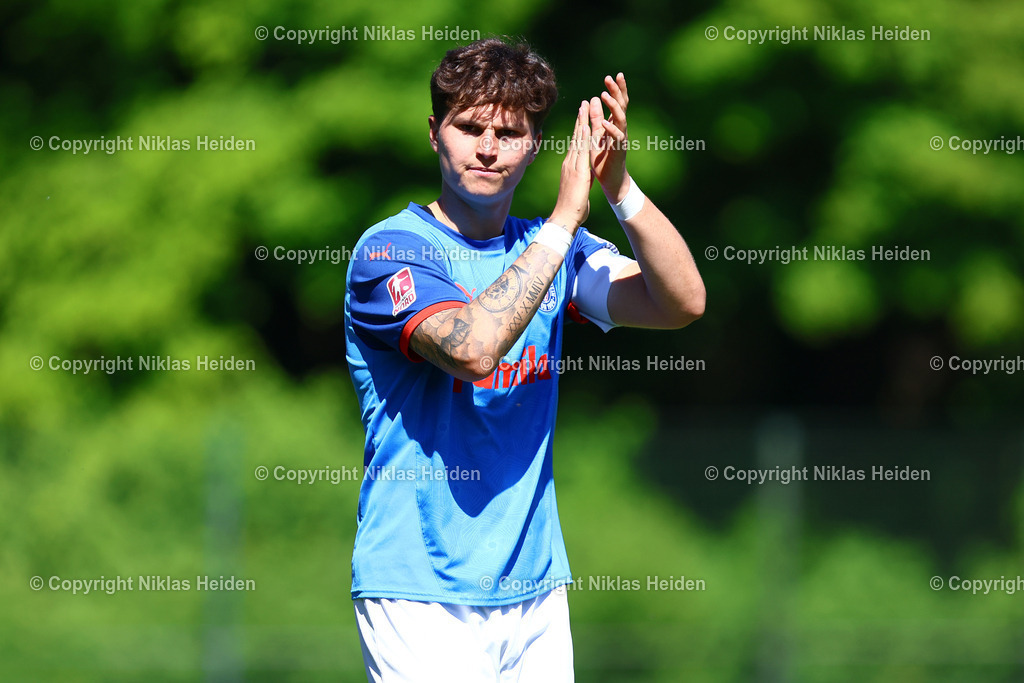 NH_HolsteinKielU23_SVMeppen_RegionalligaNord_11052025 | #10 Noah Joshua Gumpert (Holstein Kiel U23)Fußball I Herren I Regionalliga Nord I Saison 2024-2025 I 33. Spieltag I Holstein Kiel U23 - SV Meppen I 11.05.2025 I Citti-Fußball-Park
