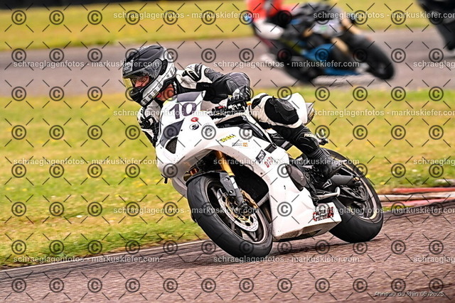 25bt02-0135 | markuskiefer.com - Realisiert mit Pictrs.com