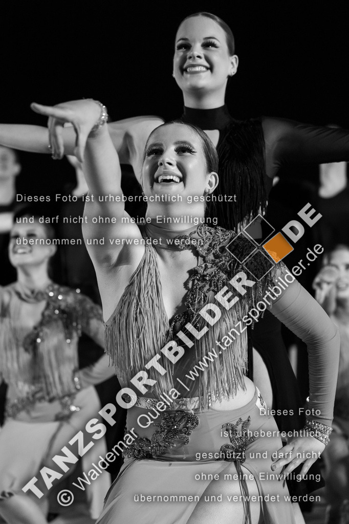 20250504-10799 | Hier finden Sie Tanz Bilder vom Latein und Standard Formationen tanzen. Sportbilder vom Tanzsport. Schöne Fotos und von Weltmeisterschaft, Europameisterschaft, Bundesliga, Regionalliga, Oberliga und Landesliga sowie von GOC Stuttgart, DanceComp, WM Bremen
