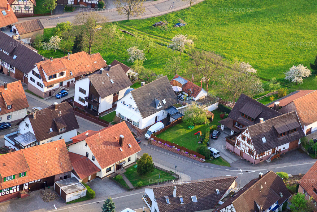 Luftbild: Brunnenstr im Ortsteil Völkersbach in Malsch im Bundesland Baden-Württemberg in Deutschland. Foto: IMG_26905.jpg vom 28.04.2010 durch Werner Riehm/FLY-FOTO.de