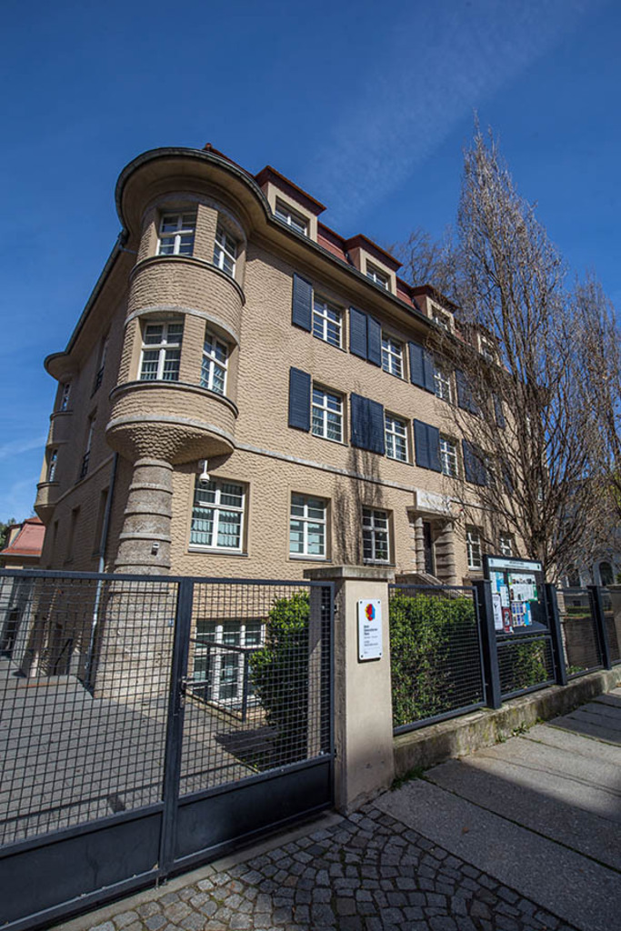 Ariowitsch Haus | Entdecke über 20 Kategorien Leipzig-Motive: Foto-Downloads, hochwertige Poster, Leinwand- & Fine-Art-Prints. Jetzt Lieblingsfoto im Bildlexikon Leipzig Shop bestellen!