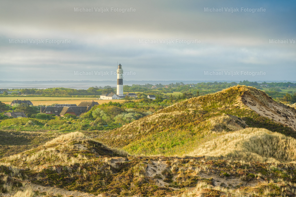 Aussicht von der Uwe-Düne | Blick von der Uwe-Düne in Kampen in Richtung Leuchtturm Langer Christian am frühen Morgen. - Realisiert mit Pictrs.com