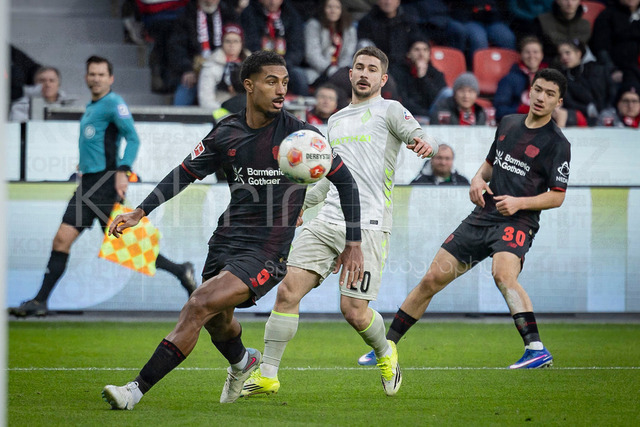 German Bundesliga, Bayer 04 Leverkusen vs. SV Werder Bremen, 24.01.2026 | LEVERKUSEN, GERMANY - JANUARY 24: Loic Bade (Bayer 04 Leverkusen, 5) during the German Bundesliga match on gameday 19 between Bayer 04 Leverkusen vs. SV Werder Bremen at BayArena on January 24, 2026 in Leverkusen, Germany. DFL REGULATIONS PROHIBIT ANY USE OF PHOTOGRAPHS AS IMAGE SEQUENCES AND/OR QUASI-VIDEO.