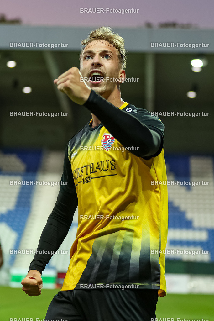 SB_KFCBAU_20250815_4736.JPG -  - KFC Uerdingen - SF Baumberg - Oberliga Niederrhein | Krefeld, Deutschland, 15.08.25: Etienne-Noel Reck (KFC Uerdingen) Torjubel, jubelt nach seinem Treffer zum 1:1 während des Oberliga Niederrhein Spiels zwischen KFC Uerdingen - SF Baumberg in der Grotenburg Stadion am 15. August 2025 in Krefeld, Deutschland. (Foto von Stefan Brauer/Brauer-Fotoagentur)