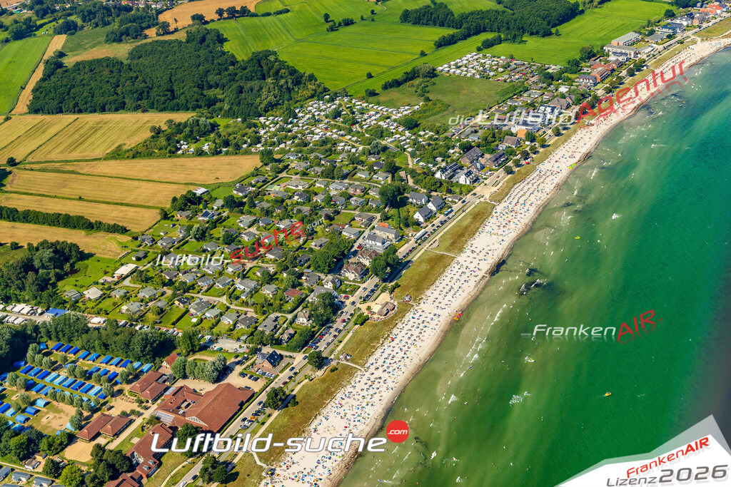 Bild der Stadt Scharbeutz - Die Luftaufnahme wurde 2025 vom UL-Flugzeug heraus erstellt ( keine Drohne ) - Hochauflösende Luftaufnahme - für professionelle Ausdrucke geeignet. Die Geschenkidee !Hier alle&nbsp;Infos zur Lizenzierung der LuftaufnahmeWir fliegen auch dieses Jahr wieder in Ihre Region um Luftbilder zu erstellen.- Luftbild anfragen