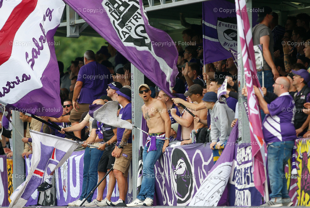 A_LUI_26072025_16 | SPORT,FUSSBALL,UNIQA OEFB CUP 1.RUNDE   26.07.2025 ASKOE OEDT-AUSTRIA SALZBURG IM BILD:  DIE FANS VON AUSTRIA SALZBURG FOTO:FOTOLUI
