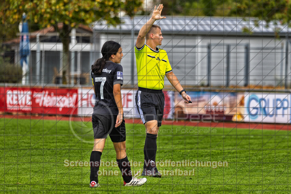 20261010_141315_0149-Bearbeitet_(c)_by_PhotoPeet | #,1.FC Donzdorf (schwarz) vs. SC Sand (blau), Fußball, EnBW-Oberliga B -Juniorinnen, 05. Spieltag, Saison 2026/2027, Rasenplatz Lautertal Stadion, Süßener Straße 16, 73072 Donzdorf, 10.10.2026 - 14:00 Uhr,Foto: PhotoPeet / Sport- &amp; Eventfotografie / Peter Harich