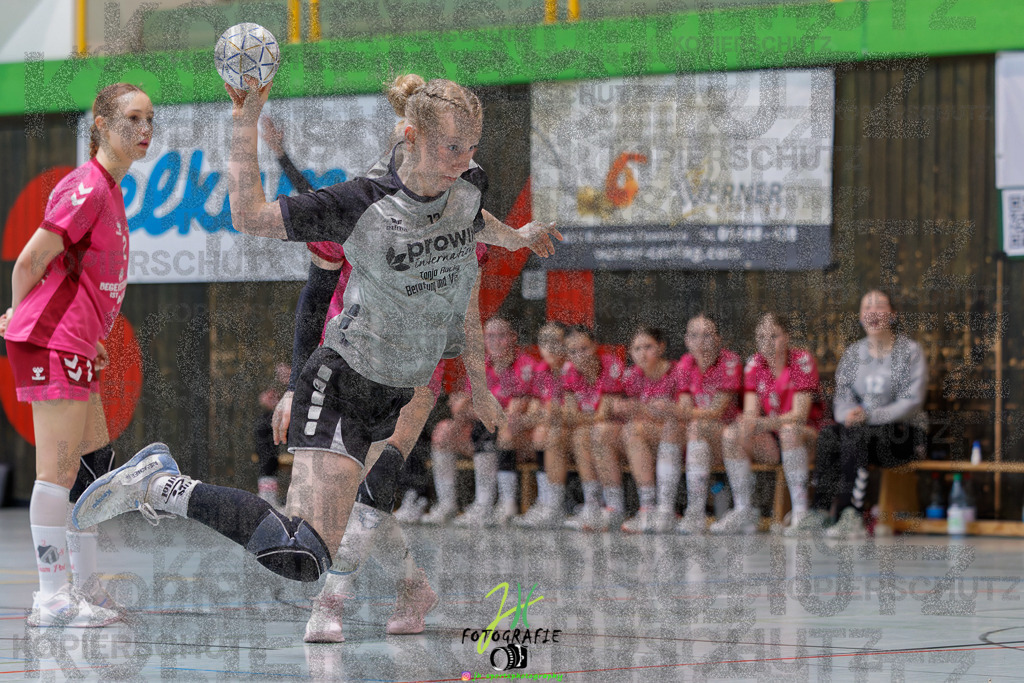 Hessenmeisterschaft wJC - Spiel um Platz 3; TuS Kriftel - SG Schenklengsfeld | Hessenmeisterschaft wJC - Spiel um Platz 3; TuS Kriftel - SG Schenklengsfeld am 22.03.2025 in Biedenkopf (Sporthalle Lahntalschule)Photo © 2025 - Jörg Heinrich - Realisiert mit Pictrs.com