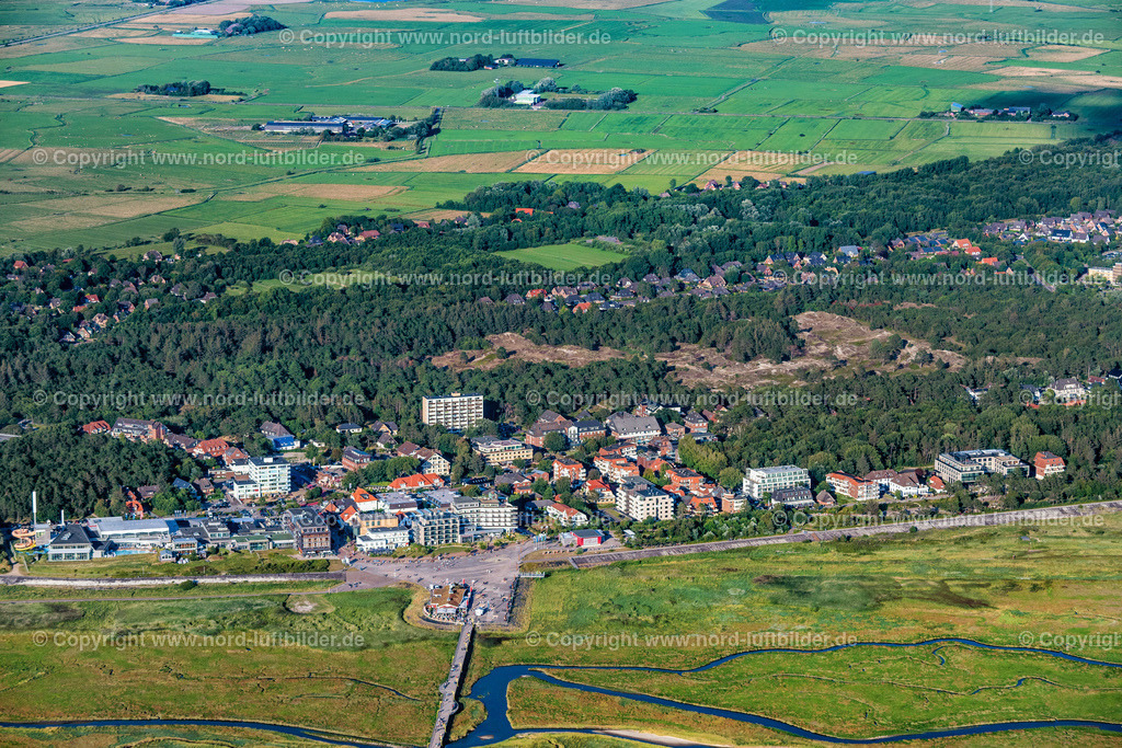 St.Peter-Ording_ELS_3614060822 | SANKT PETER-ORDING 06.08.2022 Erlebnisbad mit Wasserrutsche, Schwimmhalle und Freibad im Ortsteil Sankt Peter-Bad in Sankt Peter-Ording im Bundesland Schleswig-Holstein. // Experience bath with water children's slide, swimming hall and outdoor swimming pool in the district Saint Peter's bath in Saint Peter-Ording in the federal state Schleswig-Holstein. Foto: Martin Elsen