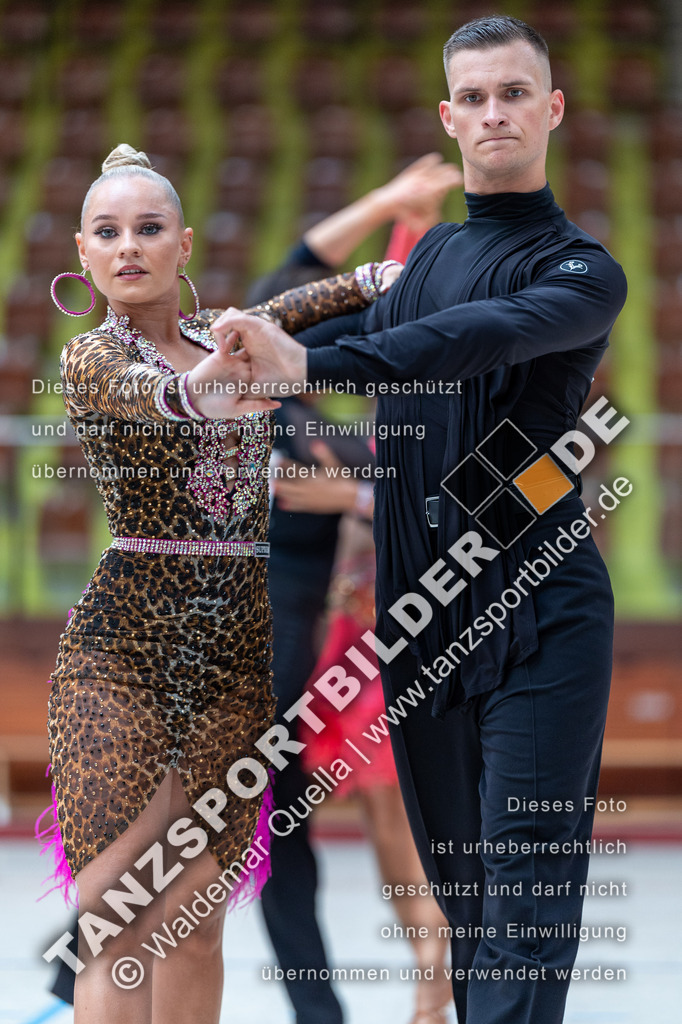 20240810-00647 | Hier finden Sie Tanz Bilder vom Latein und Standard Formationen tanzen. Sportbilder vom Tanzsport. Schöne Fotos und von Weltmeisterschaft, Europameisterschaft, Bundesliga, Regionalliga, Oberliga und Landesliga sowie von GOC Stuttgart, DanceComp, WM Bremen