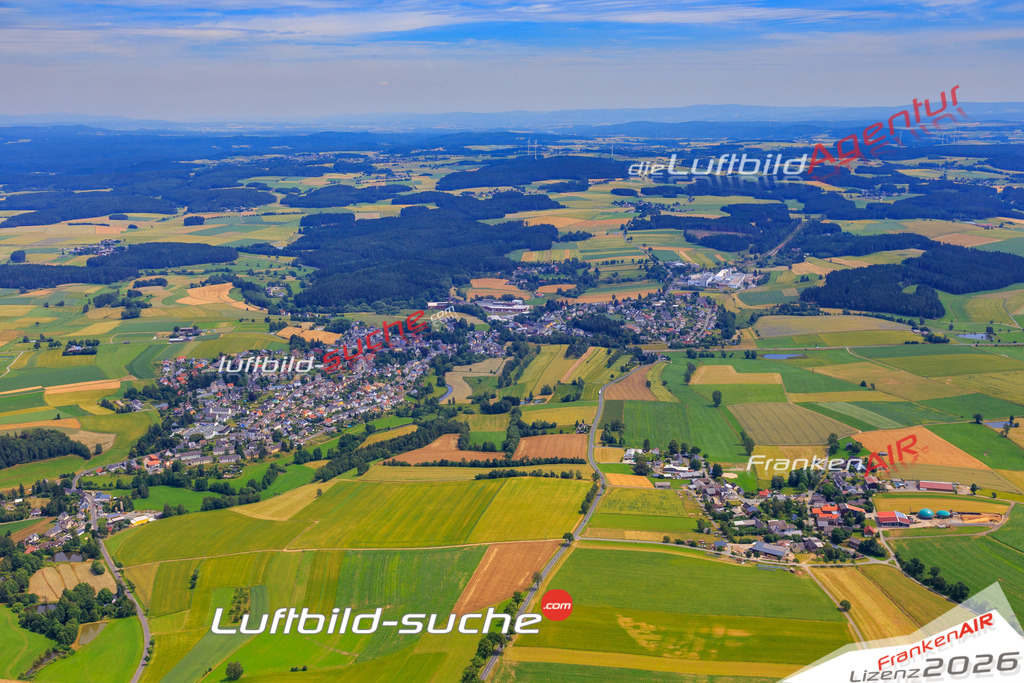 Die Luftaufnahme der Stadt Roeslau wurde vom UL-Flugzeug heraus erstellt ( keine Drohne )- hohe Auflösung für beste Qualität