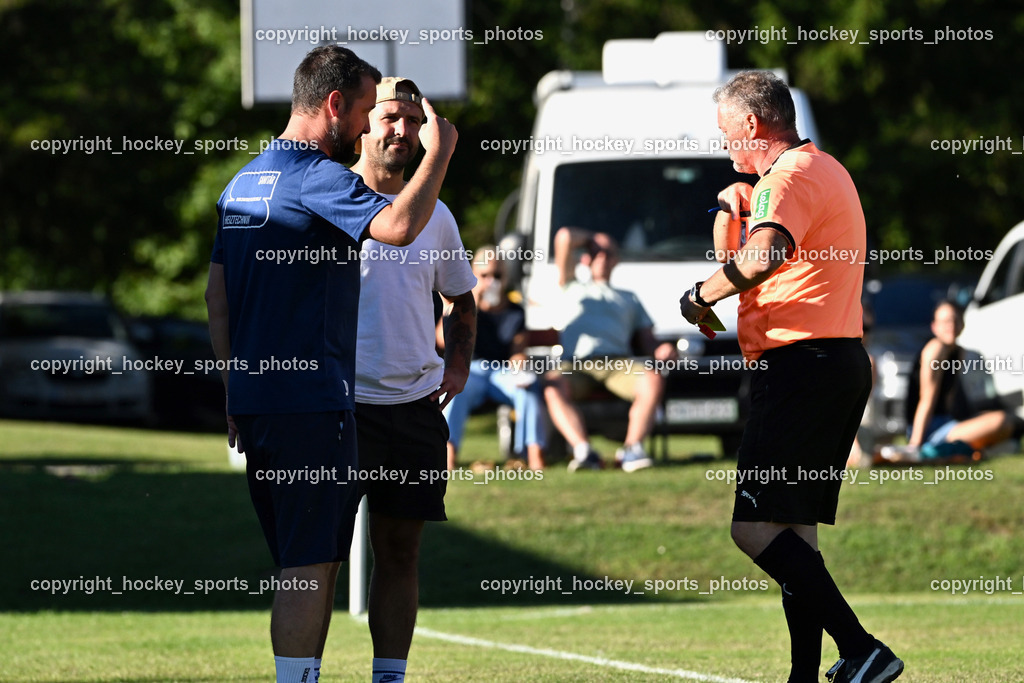 ATUS Nötsch vs. Thal Assling | Asisstentcoach Thal Assling Roland Jungmann, Headcoach Thal Assling Martin Abwerzger, Karl Krenn Referee, ATUS Nötsch vs. Thal Assling, ATUS Nötsch vs. Thal Assling am 31.08.2025 in Nötsch (Dobratsch Arena), Austria, (Photo by Bernd Stefan)