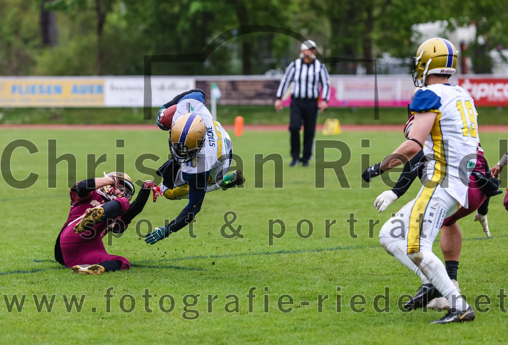 2022-04-30_125_Erding_Bulls_gegen_Regensburg_Phoenix | Erding, Deutschland, 30.04.2022:
Football, Regionalliga 2022, 1. Spieltag, Erding Bulls gegen Regensburg Phoenix

Foto: Christian Riedel / fotografie-riedel.net