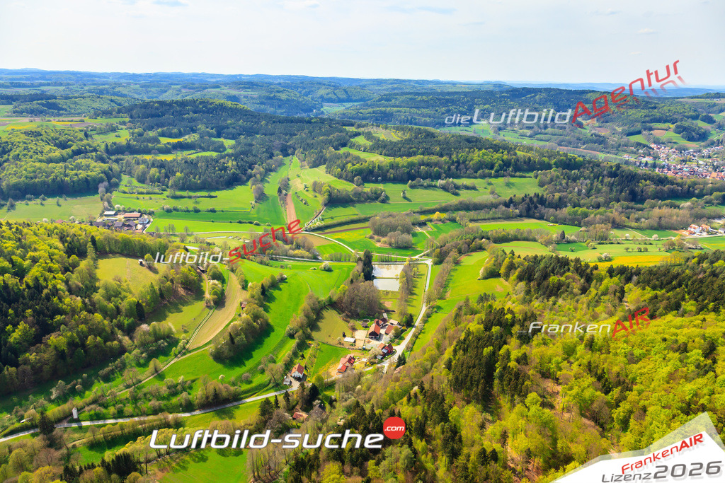 Die Luftaufnahme Niesten - Weismain wurde vom UL-Flugzeug (keine Drohne) aus fotografiert.Hohe Druck- Auflösung-die Geschenkidee!
