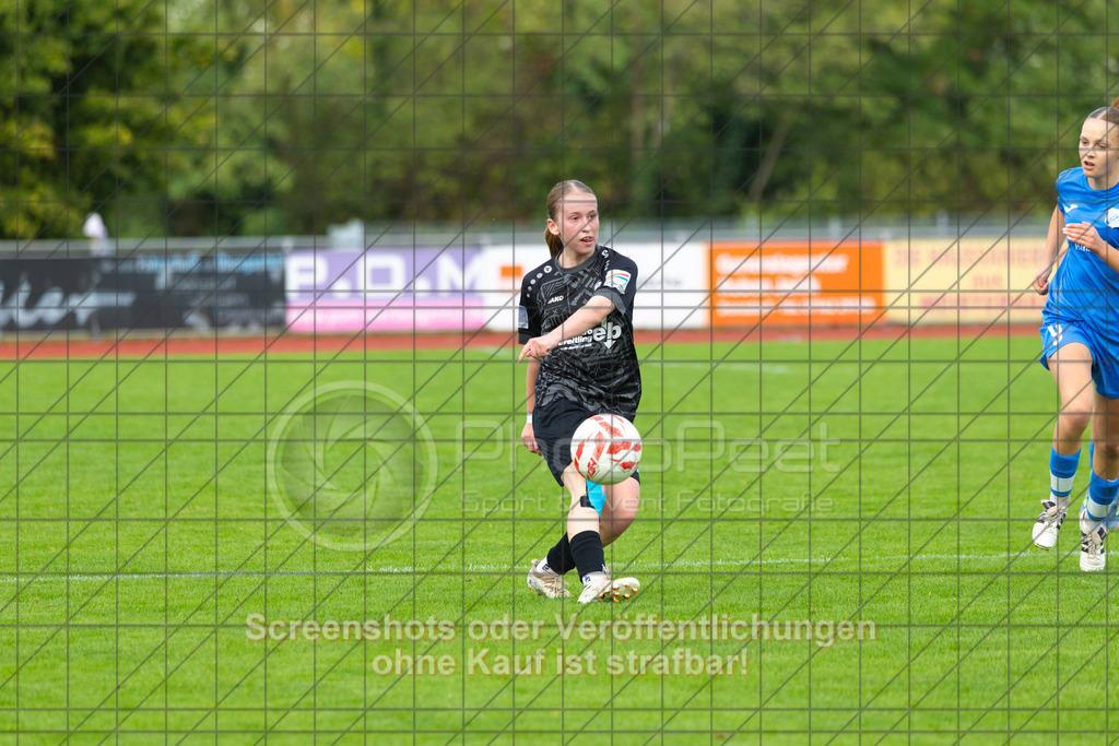 20261010_143536_0593_(c)_by_PhotoPeet | #,1.FC Donzdorf (schwarz) vs. SC Sand (blau), Fußball, EnBW-Oberliga B -Juniorinnen, 05. Spieltag, Saison 2026/2027, Rasenplatz Lautertal Stadion, Süßener Straße 16, 73072 Donzdorf, 10.10.2026 - 14:00 Uhr,Foto: PhotoPeet / Sport- &amp; Eventfotografie / Peter Harich