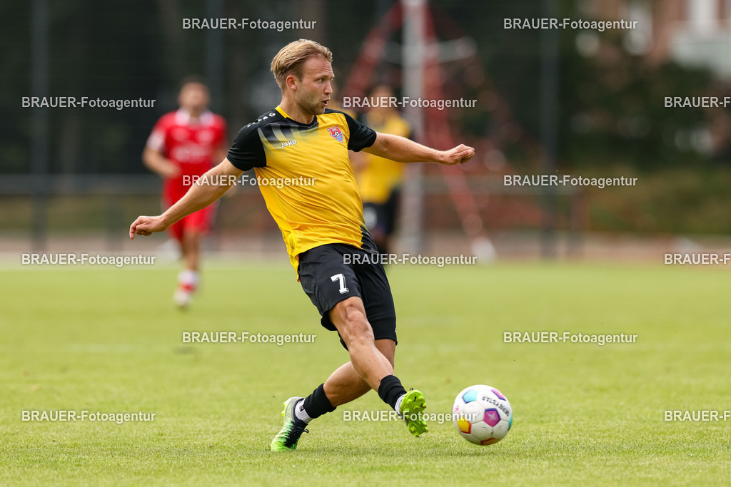 1_SVSKFC_20250726_0614.JPG -  - SV Schermbeck - KFC Uerdingen  - Testspiel | Schermbeck, Deutschland, 26.07.25: Alexander Lipinski (KFC Uerdingen) in Aktion, am Ball, Einzelaktion während des Testspiel Spiels zwischen SV Schermbeck - KFC Uerdingen  in der Volksbank Arena am 26. July 2025 in Schermbeck, Deutschland. (Foto von Stefan Brauer/Brauer-Fotoagentur)