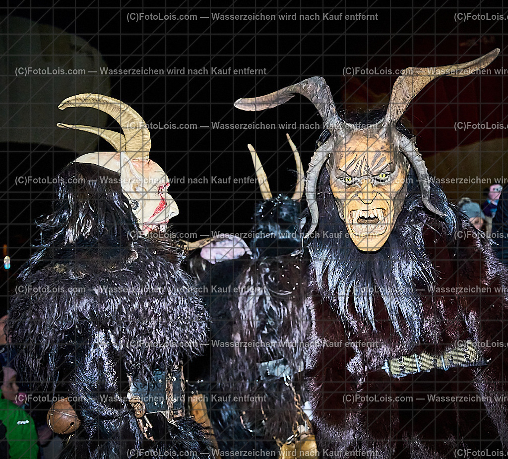 _ALP8378_NACHTderBALLONE_Lackenhof_Gaminger Oetscherteufel | ... mit dem Ballonsportclub Ötscherland aus Wieselburg, der Bergrettung Lackenhof mit einer Schauübung, der Perchtengruppe 'Gaminger Ötscherteufeln' und dem Musikverein Lackenhof, die Ballonfahrer spendeten ihre Gage in diesem Jahr dem schwer verunglückten Gerald Bernreiter alias 'KLEX' der erst nach der ReHa und einem Umbau seines Hauses in Lackenhof frühestens im Mai 2026 wieder nach Hause kommen kann, So 28. Dezember 2025.