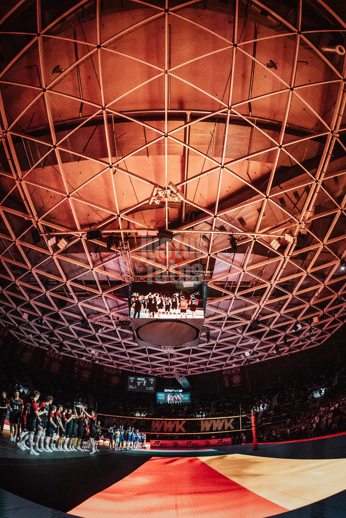Volleyball | Männer | Testspiel | Deutschland vs. Italien | 26.05.2025 | Der Ausverkaufte BMW Park beim Einlauf der Spieler