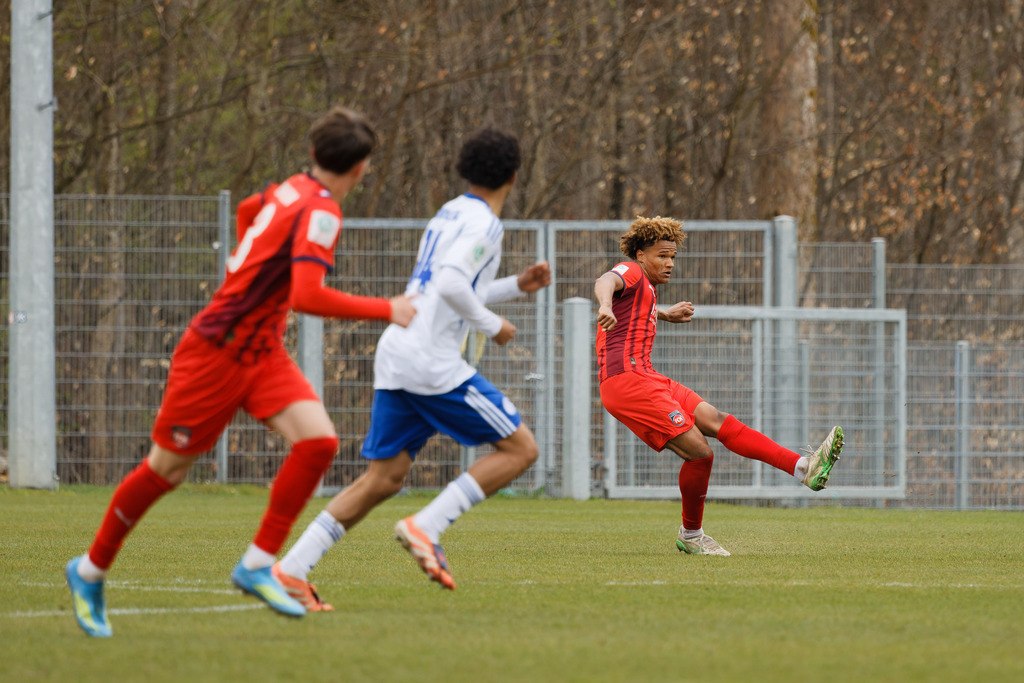 20260412-FCHS04_172 | 1.FC Heidenheim 1846 vs. FC Schalke 04, Fußball, U19, A-Junioren, NWL, U19-DFB-Nachwusliga, 2025/2026, 8. Spieltag, 12.04.2026 in Heidenheim, Walter-Birkhold-Jugendstadion (Foto: Michael Bulling) - Realisiert mit Pictrs.com