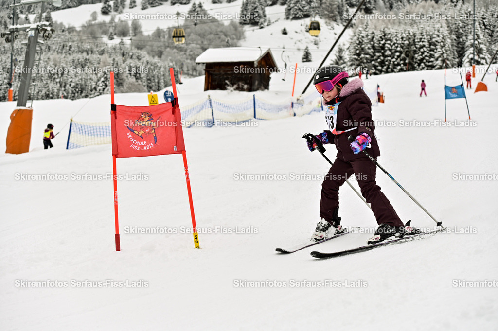 SRF_20.02.2026_0521 | Skirennfotos,Serfaus,Fiss,Ladis,Kinderskirennen,Winter,Tirol,Oberland,skirace,SFL,feelfree,weil wir's genießen,ski,Ski,skifahren,Sonnenplateau, - Realisiert mit Pictrs.com