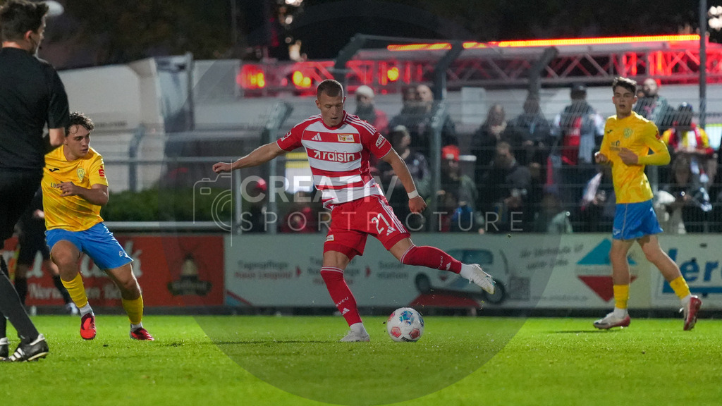 Fußball, Herren, Saison 2025/2026, Testspiel, Freundschaftsspiel, FSV 63 Luckenwalde vs. 1.FC Union Berlin, Mittwoch 08.10.2025, Werner-Seelenbinder-Stadion Luckenwalde, | Fußball, Herren, Saison 2025/2026, Testspiel, Freundschaftsspiel, FSV 63 Luckenwalde vs. 1.FC Union Berlin, Mittwoch 08.10.2025, Werner-Seelenbinder-Stadion Luckenwalde, Im Bild: Tim Skarke (Union) - Realisiert mit Pictrs.com