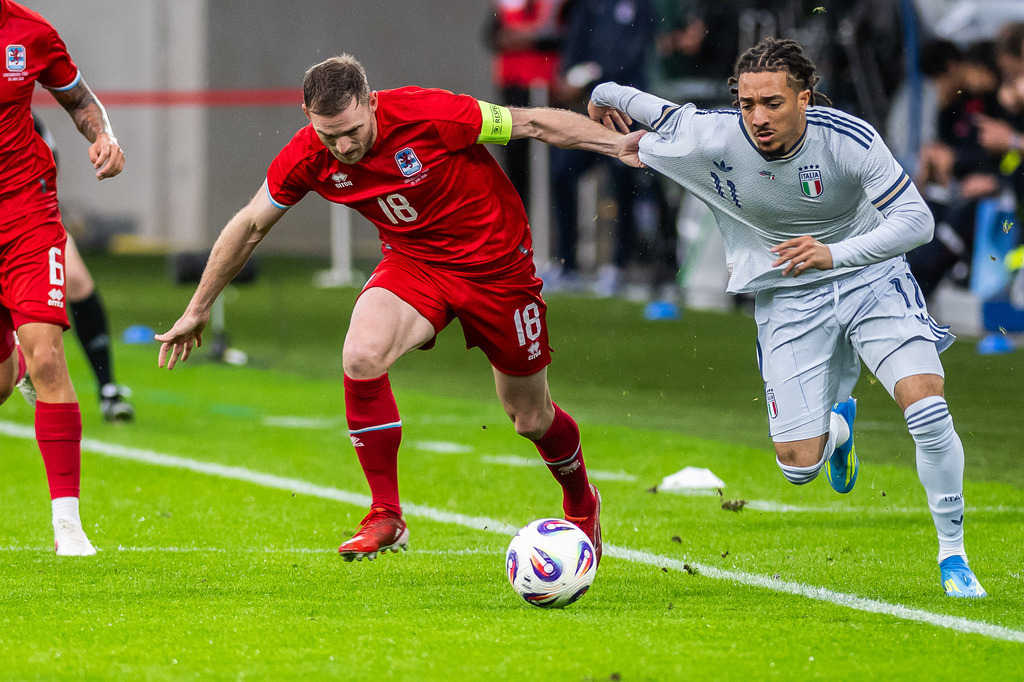 Luxembourg v Italy | International men's football friendly Luxembourg v Italy on 3 june 2026 at 8.45pm (CET) at Stade de Luxembourg - Luxembourg captain Laurent Jans (l., #18) v Italy's Luca Koleosho - Realisiert mit Pictrs.com