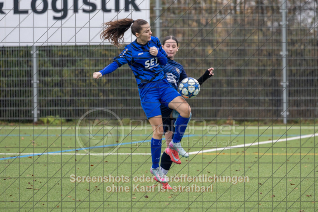 20251109_110516_0132 | #,TSV Eschenbach (blau) vs. ASV Eislingen (dunkelblau), Fussball, Frauen-Quali Bezirksliga - Bezirk Neckar/Fils, 08. Spieltag, Saison 2025/2026, Kunstrasenplatz, Schlater Straße, 73107 Eschenbach, 09.11.2025 - 11:00 Uhr,Foto: PhotoPeet-Sportfotografie/Peter Harich