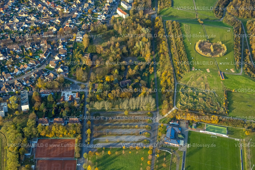 Hamm231101949 | Luftbild, Lippepark Hamm - Schacht Franz mit Bikepark und rundem Baumkreis, Wohngebiet Ostfeldstraße und Schachtstraße Parkplatz, umgeben von herbstlichen Laubbäumen, Stadtbezirk Herringen, Hamm, Ruhrgebiet, Nordrhein-Westfalen, Deutschland