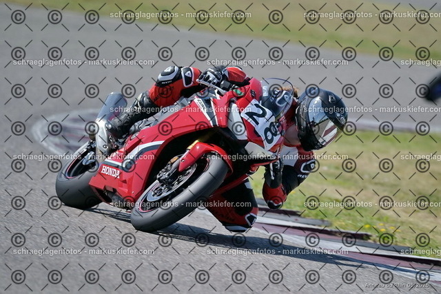 26BT02-0964 | markuskiefer.com - Realisiert mit Pictrs.com