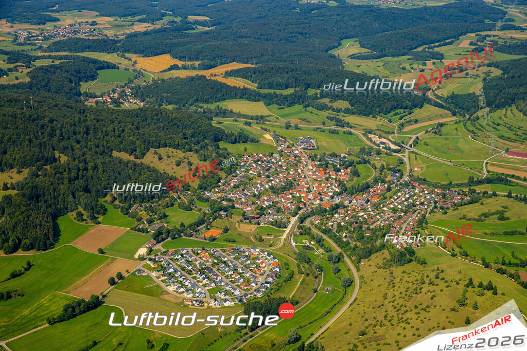 Das Luftbild zeigt :  Gomadingen - Die Luftaufnahme wurde 2024 vom UL-Flugzeug aus erstellt ( keine Drohne ) - Hochauflösende Luftaufnahme - Für grossformatige Ausdrucke geeignet. Die Geschenkidee !Mit Lizenz und Bildrechte bestellbar