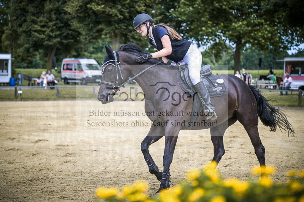 DOS_1365 | Entdecke hochwertige Reitturnierfotos von Foto Oger. Professionell, emotional und authentisch – jetzt Lieblingsmomente im Shop bestellen.Deutschlandweite Turnierfotografie. - Realisiert mit Pictrs.com