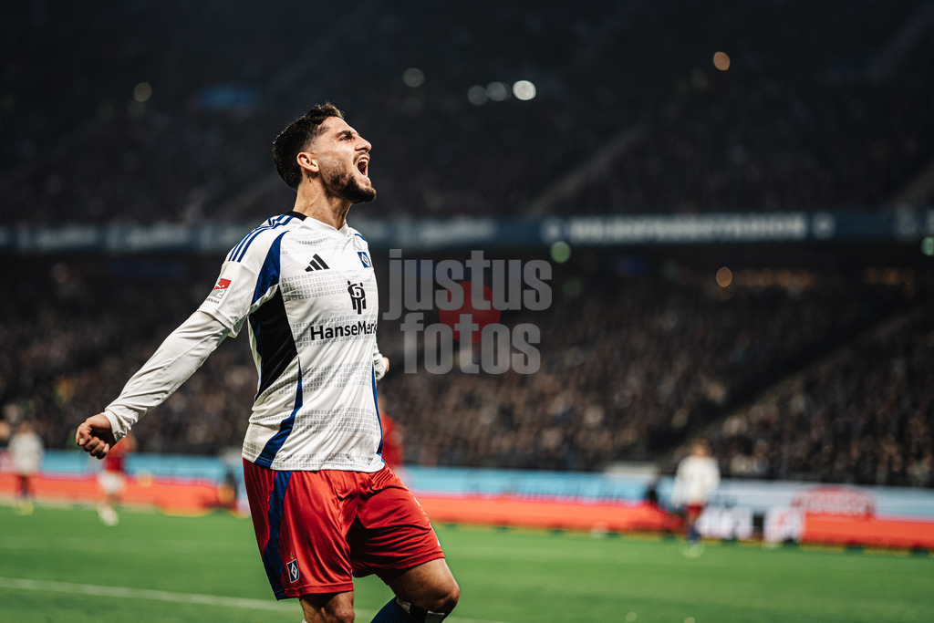 Fußball | Männer | Saison 2024/2025 | 2. Fußball-Bundesliga | 23. Spieltag | Hamburger SV vs. 1. FC Kaiserslautern | 21.02.2025 | Ludovit Reis (#14, HSV) heizt die Fans ein