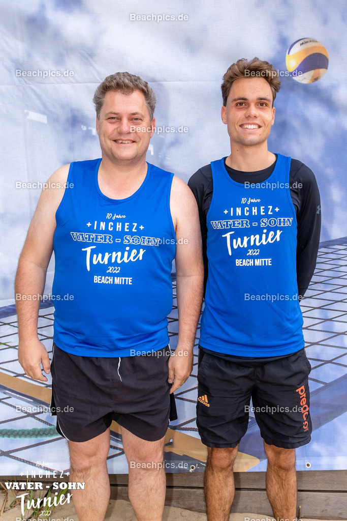 2022-00063105-Vater-Sohn-Turnier-Teamfotos-2 | 26.05.2022; Berlin Foto: Gerold Rebsch - www.beachpics.de