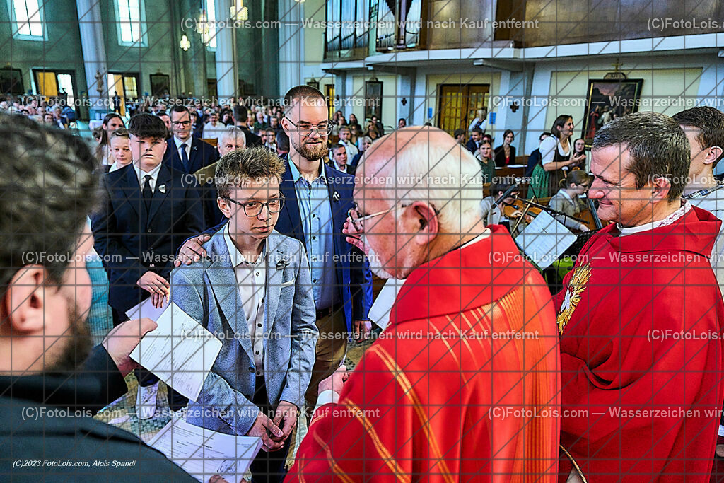 ALP2460_Pfarrfirmung Wieselburg_Sakrament der Firmung | (C)FotoLois.com, Alois Spandl, Pfarrfirmung in Wieselburg mit Firmspender Eduard Gruber (ehemaliger Generalvikar der Diözese St. Pölten), Sa 3. Juni 2023.