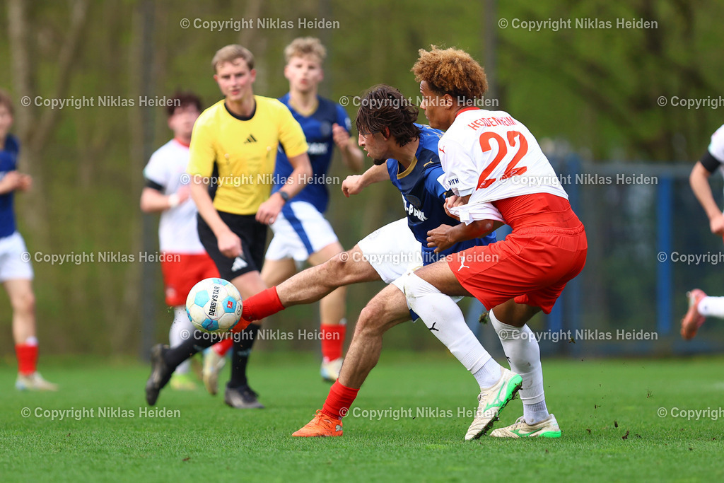 NH_HolsteinKielU19_1FCHeidenheimU19_DFBNachwuchsliga_18042026 | #20 Emin Torunogullari (Holstein Kiel U19), #22 Dahrel Tchitchi (1. FC Heidenheim U19)Fußball I Herren I U19 DFB-Nachwuchsliga Hauptrunde Liga A, Gruppe B I Saison 2025-2026 I 9. Spieltag I Holstein Kiel U19 - 1. FC Heidenheim U19 I 18.04..2026 I Citti-Fußball-Park