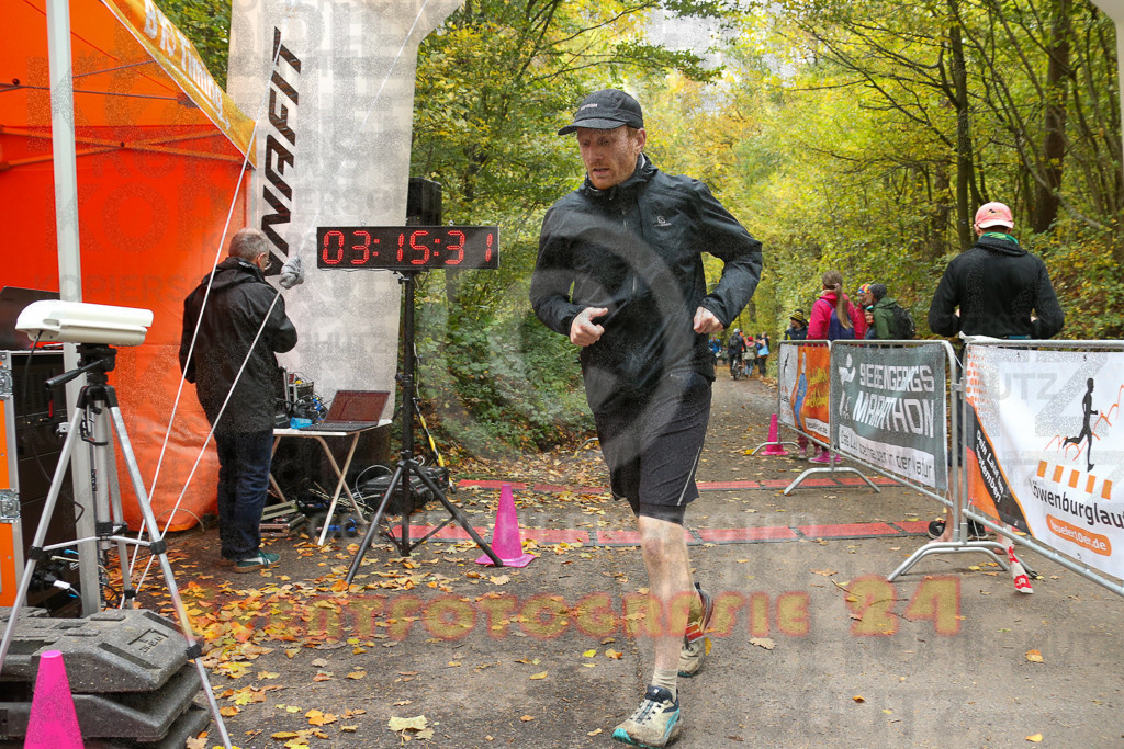 251026_1317_EX1_3090 | Sportfotografie im Rhein-Sieg Kreis, Köln, Bonn, NRW, Rheinland Pfalz, Hessen, etc. Unser Tätigkeitsfeld umfasst den Laufsport vom Volkslauf über den Marathon, Duathlon, Triathon bis zum Ultralauf wie Kölnpfad Ultra oder Schindertrail.